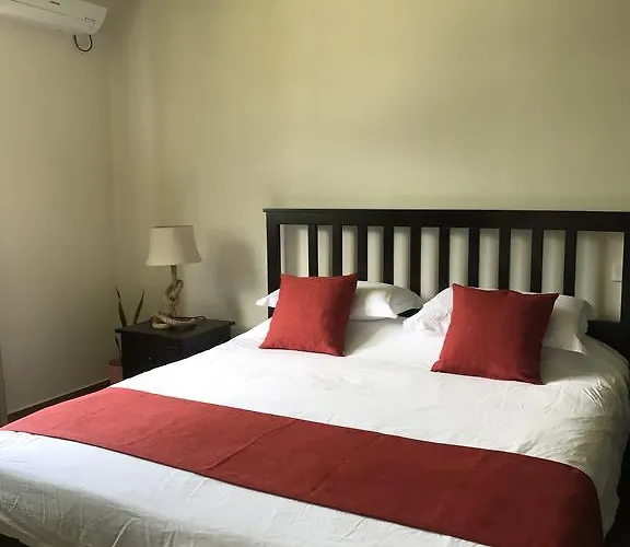 Flower Garden Self-catering * Beau Vallon (Mahe)