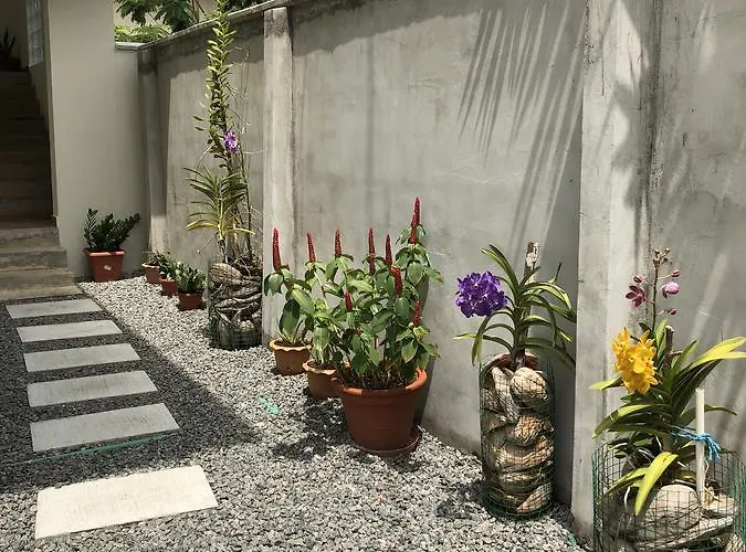 Flower Garden Self-catering Beau Vallon (Mahe)